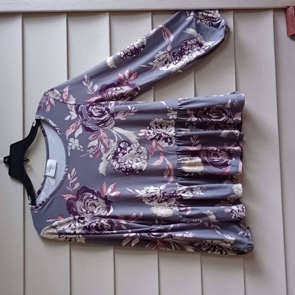 Everly‎ Floral Blouse in Gray and Purple